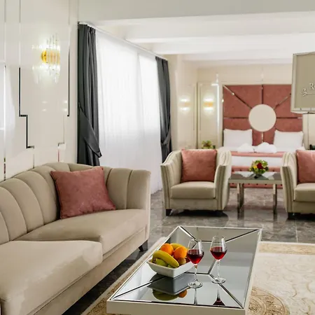 Royal Palace Hotel
